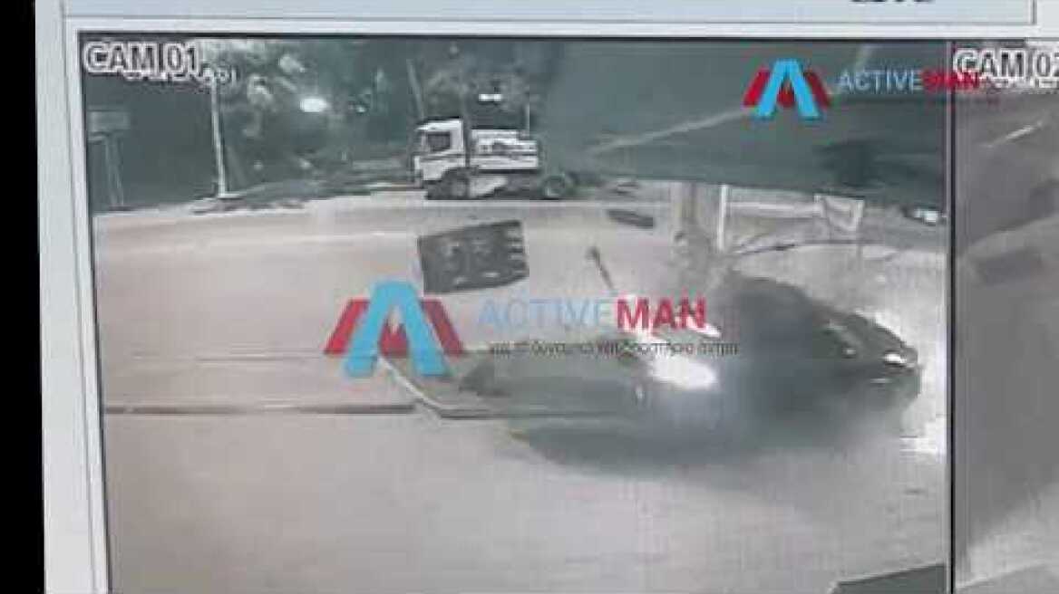 Βίντεο ΣΟΚ! ΙΧ με μεθυσμένο οδηγό «εισβάλει» σε βενζινάδικο στη Θεσσαλονίκη