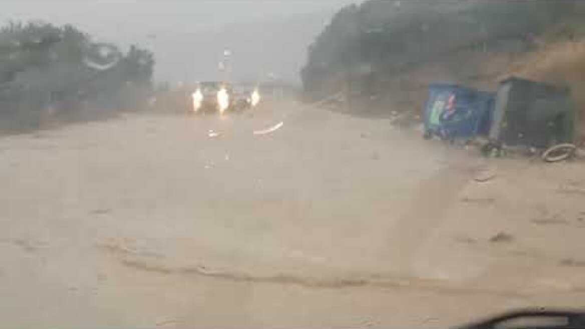 «Ποτάμια» οι δρόμοι σε Ηράκλειο και Χανιά, στο Παλαιόκαστρο δεν μπορούν να βγουν από τα σπίτια τους - Δείτε βίντεο και φωτογραφίες Δρόμοι μετατράπηκαν σε ποτάμια - Τρομάζει η εικόνα του δρόμου Ηρακλείου - Βουτών