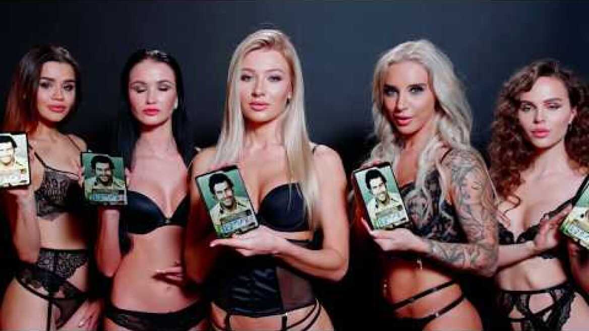 Escobar Fold 2 - Escobar Girls show the new $399 foldable phone