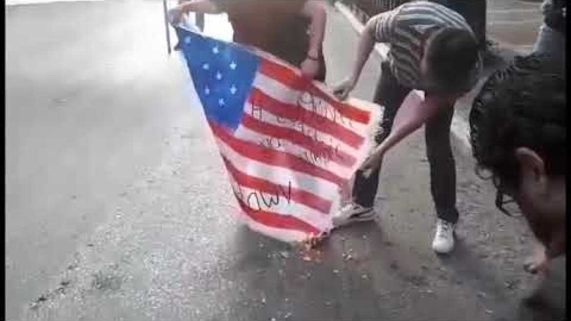 Thestival.gr Κάψιμο αμερικανικής σημαίας