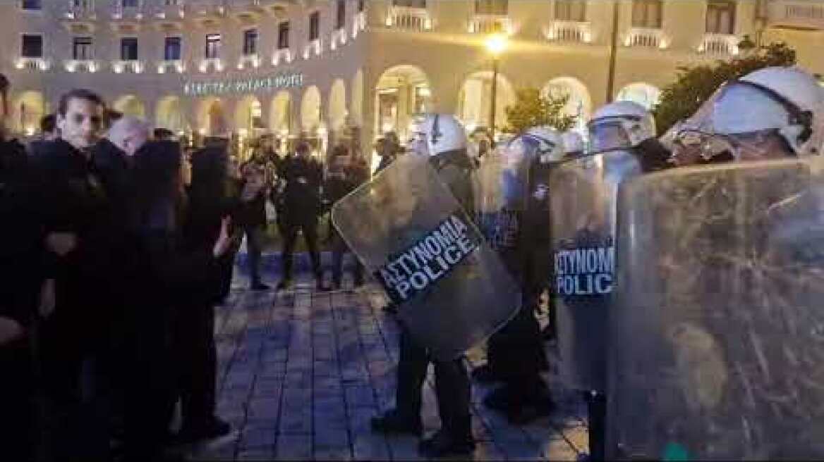 Η ΕΛΑΣ διώχνει φοιτητές έξω από Ολύμπιον