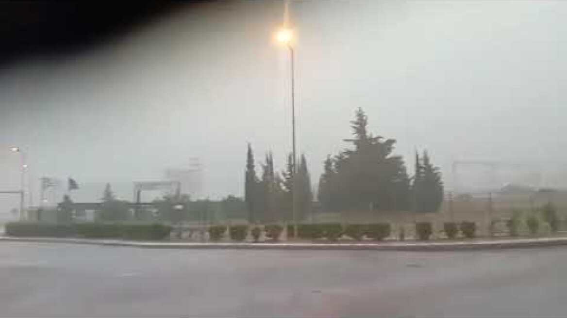 Ισχυρή καταιγίδα σαρώνει την Κεντρονότια Εύβοια