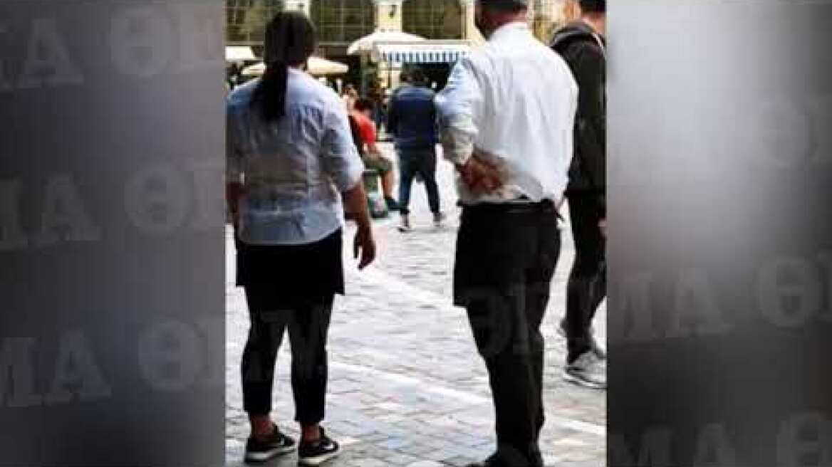 Βίντεο - ντοκουμέντο: Η συμμορία με τα φυλλάδια  «σπάει στο ξύλο» πολίτη