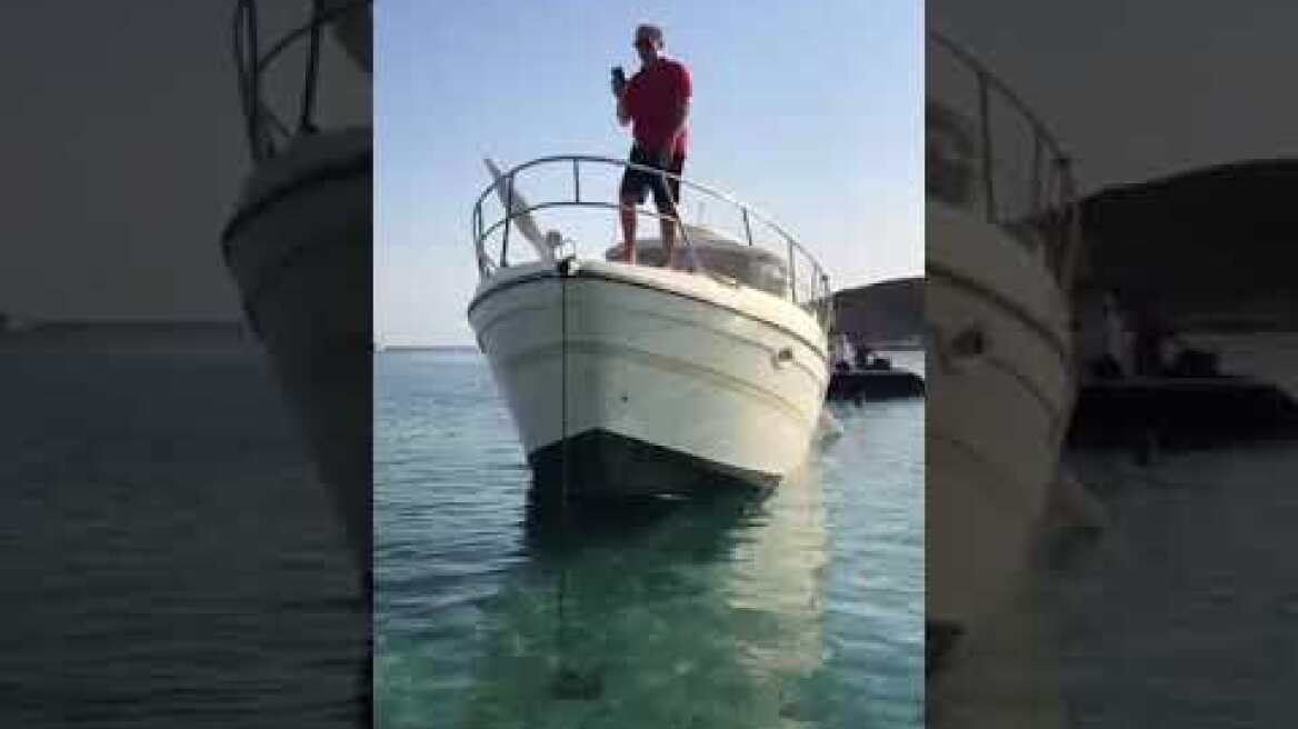 Βουλιάζει σκάφος στην Πολύαιγο της Μήλου (2)