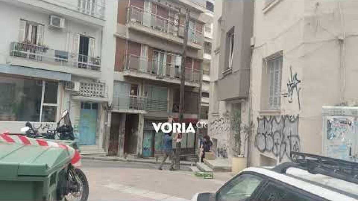Κοράκι επιτίθεται σε περαστικούς στο κέντρο της Θεσσαλονίκης - Τρεις ελαφρά τραυματίες