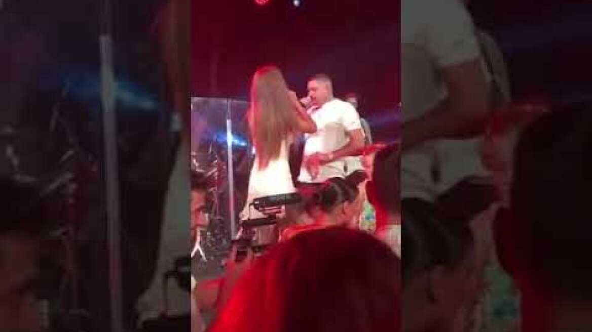 Φουρέιρα και Mad Clip τραγουδάνε σε πάρτι γάμου