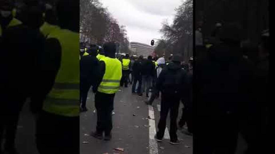 Πονοκέφαλος και για τους Βέλγους τα «κίτρινα γιλέκα»: 400 συλλήψεις στις Βρυξέλλες