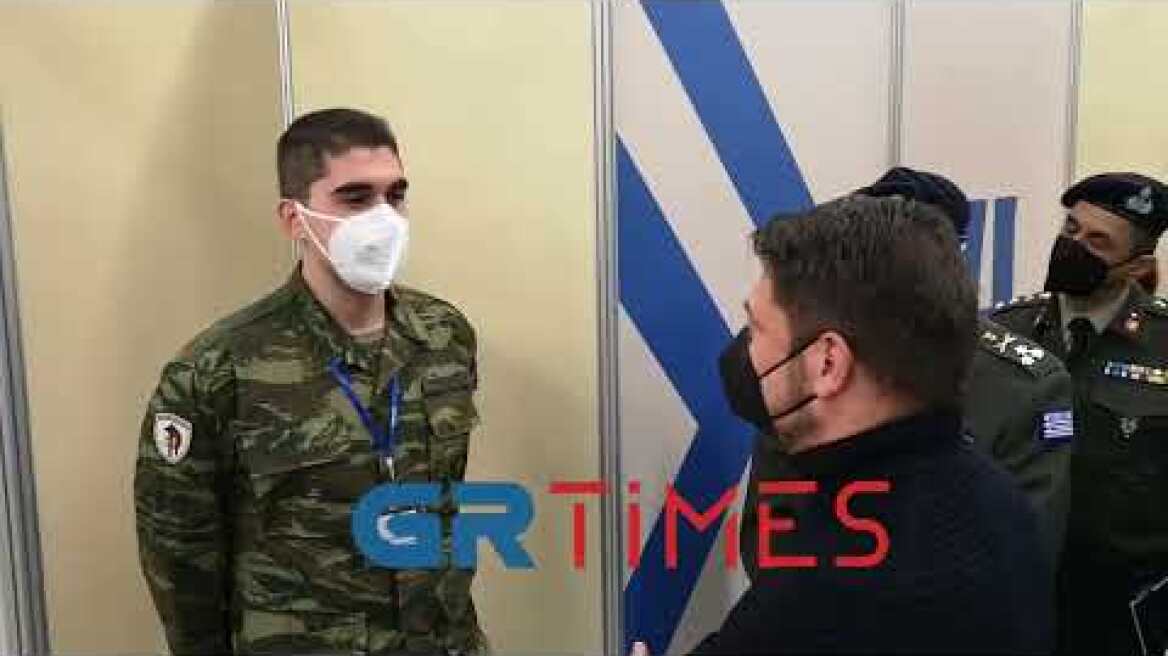 Επίσκεψη Νίκου Χαρδαλιά. στο εμβολιαστικό κέντρο της ΔΕΘ