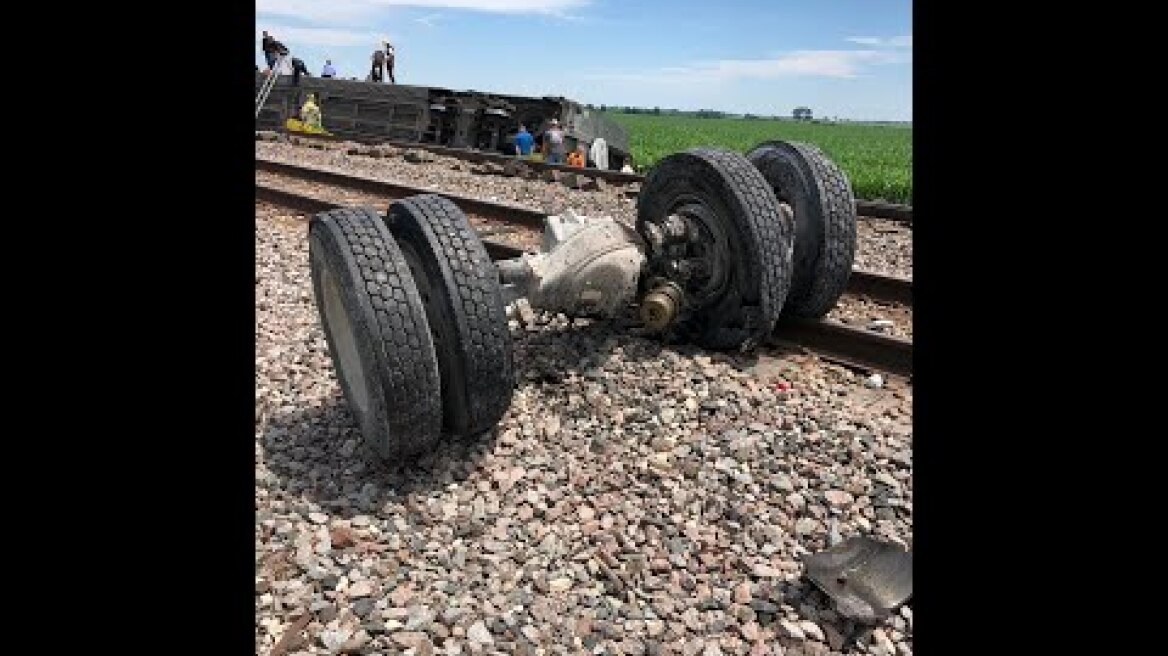 Amtrak train derails near Kansas City while traveling from Chicago to LA