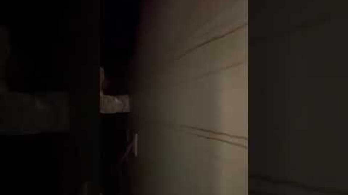 Συνελήφθη 53χρονη διωκόμενη, η οποία εντοπίστηκε σε ειδική κρύπτη εντός της οικίας της στο Γέρακα