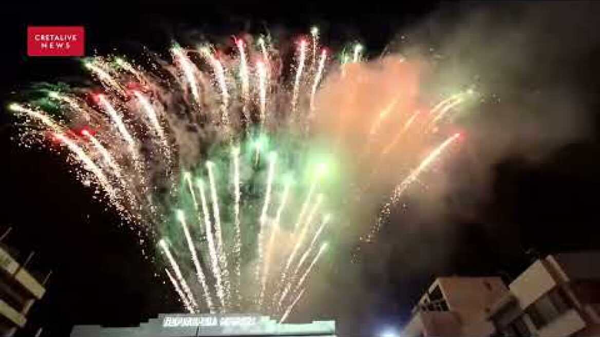 Υπερθέαμα στη φωταγώγηση του Χριστουγεννιάτικου δέντρου στο Ηράκλειο