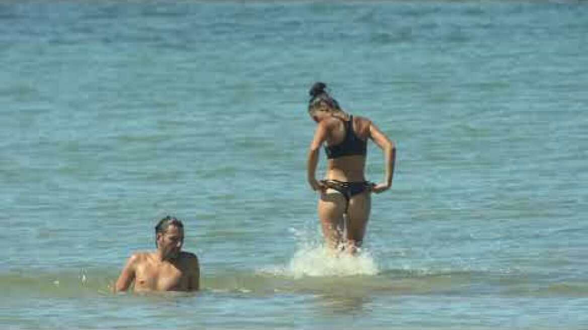 Φωτιές με στρινγκ ανάβει στη Μαδαγασκάρη η Δήμητρα Αλεξανδράκη