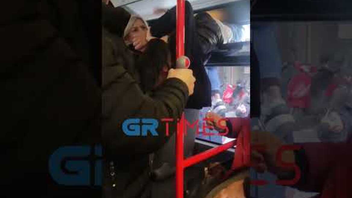 Πορτοφολού προσπαθεί να διαφύγει από παράθυρο αστικού - Βίντεο ντοκουμέντο