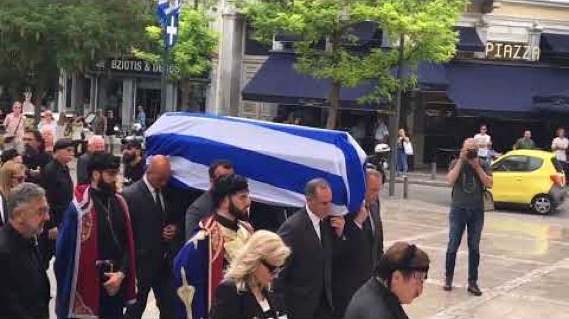 Ολοκληρώθηκε το λαϊκό προσκύνημα στον Γιάννη Μαρκόπουλο