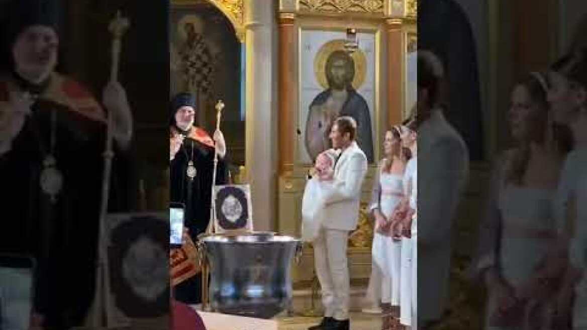 Ο Αμερικής Ελπιδοφόρος ευλόγησε τη βάφτιση παιδιών gay ζευγαριού στην Αθήνα