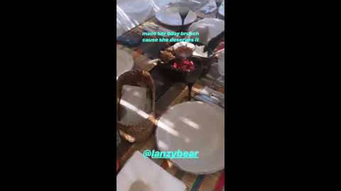 Εντυπωσιακή με μονοκίνι στη Μύκονο η Bella Hadid