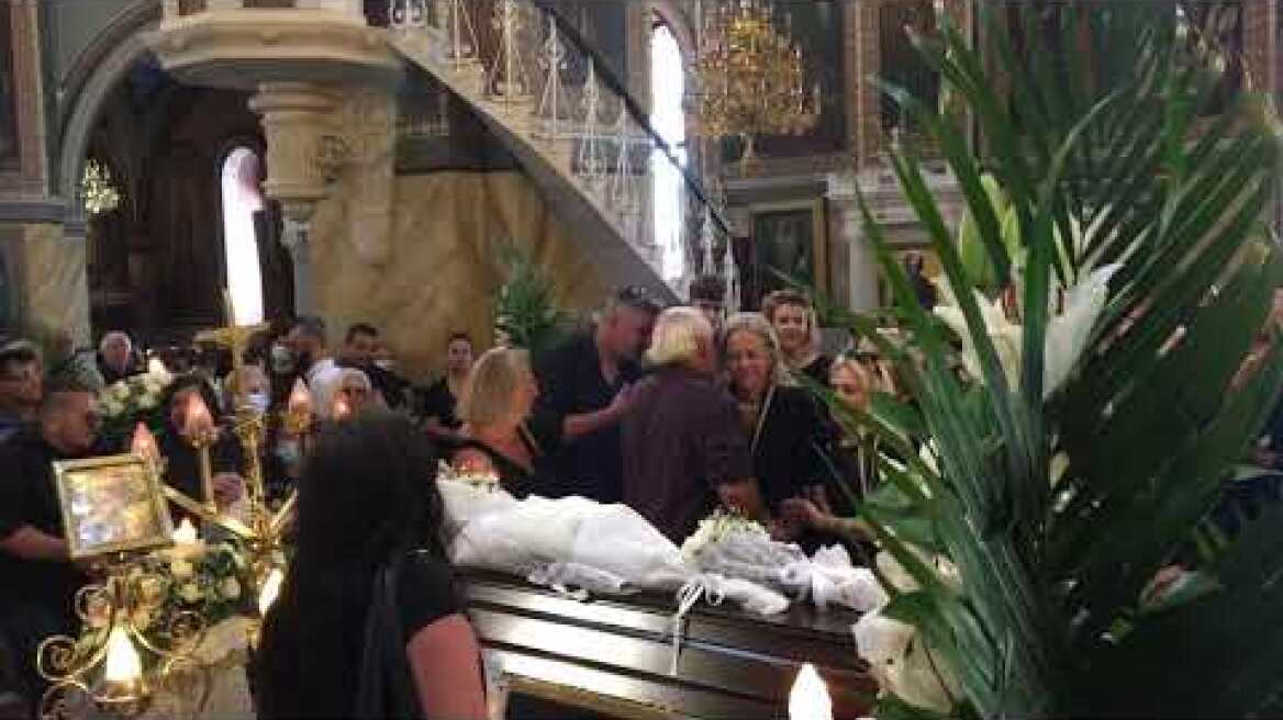 Κηδεία Φλωρινιώτη (μέσα από την εκκλησία)