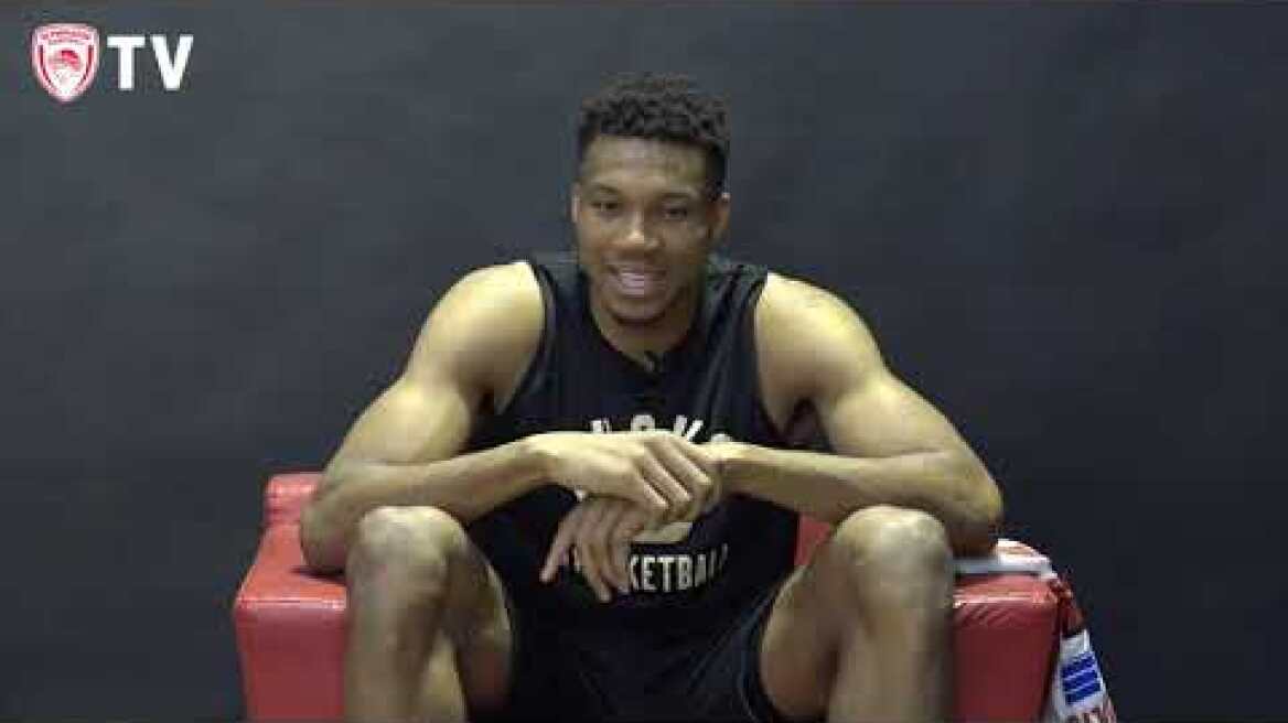 Η υπόκλιση του Αντετοκούνμπο στον V-Span