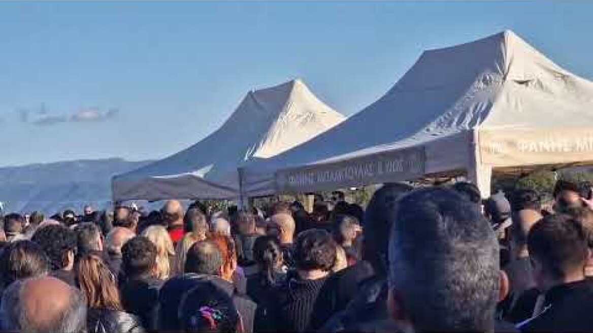 Το τελευταίο αντίο στον Βασίλη Καρρα (18)