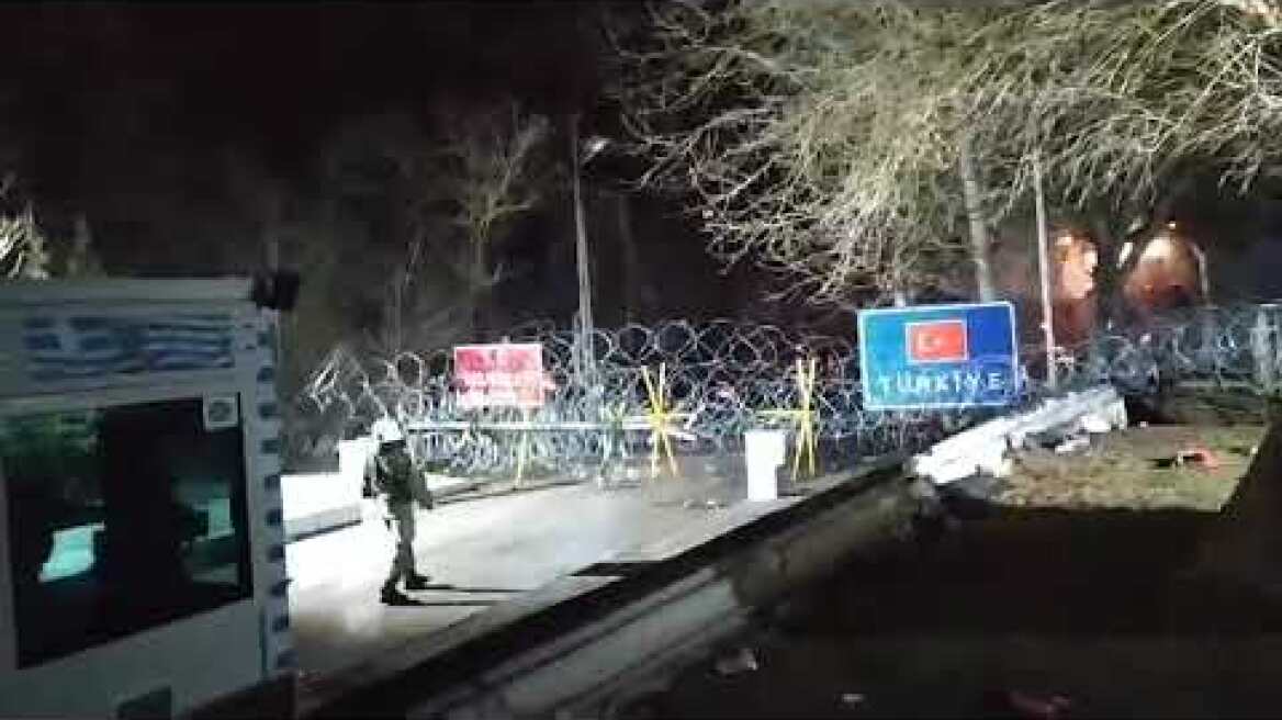 Βίντεο από την άγρια μαζική επίθεση που δέχθηκαν χθες οι συνοριοφύλακες στις Καστανιές Έβρου.