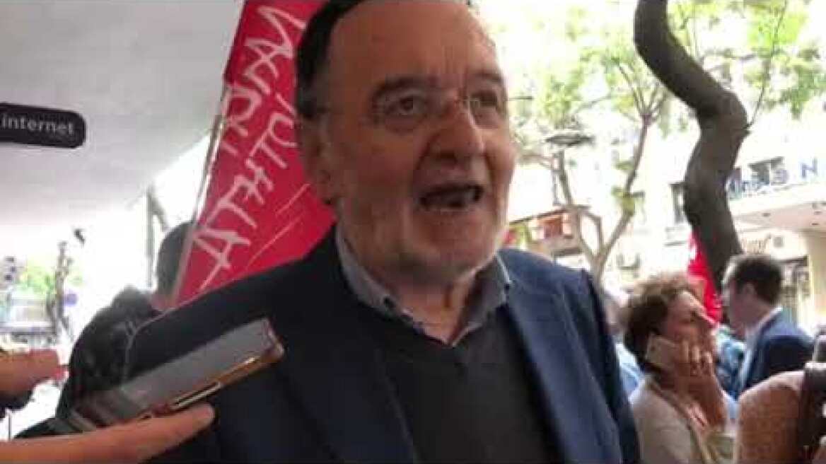 Λαϊκή Ενότητα έξω από συμβολαιογραφείο κατά των πλειστηριασμών1