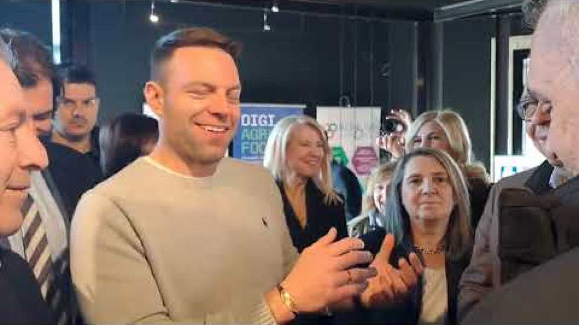 Κασσελάκης σε Τζάκρη: «Πού τις βρίσκεις αυτές τις εκφράσεις»