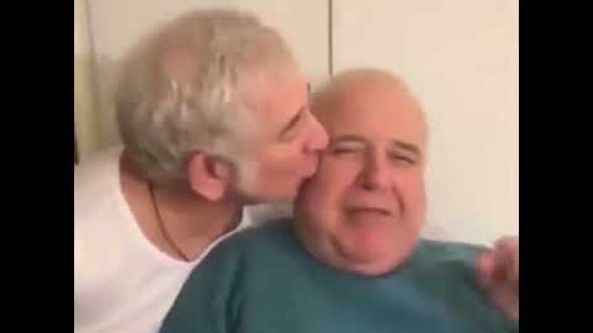 Φιλιππίδης & Χαϊκάλης : Το βίντεο περί ''σεξουαλικής παρενόχλησης'' που κάνει το γύρω του διαδικτύου