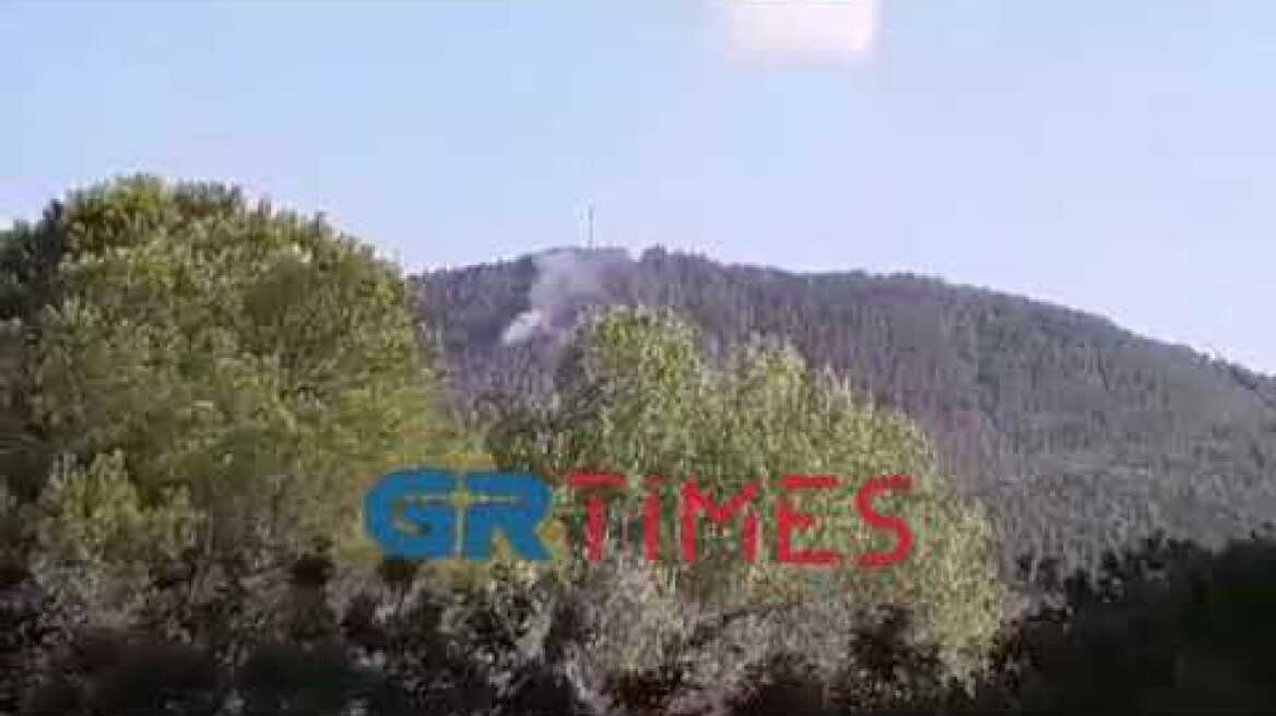 Επιχείρηση κατάσβεσης στη φωτιά στη Βουρβουρού