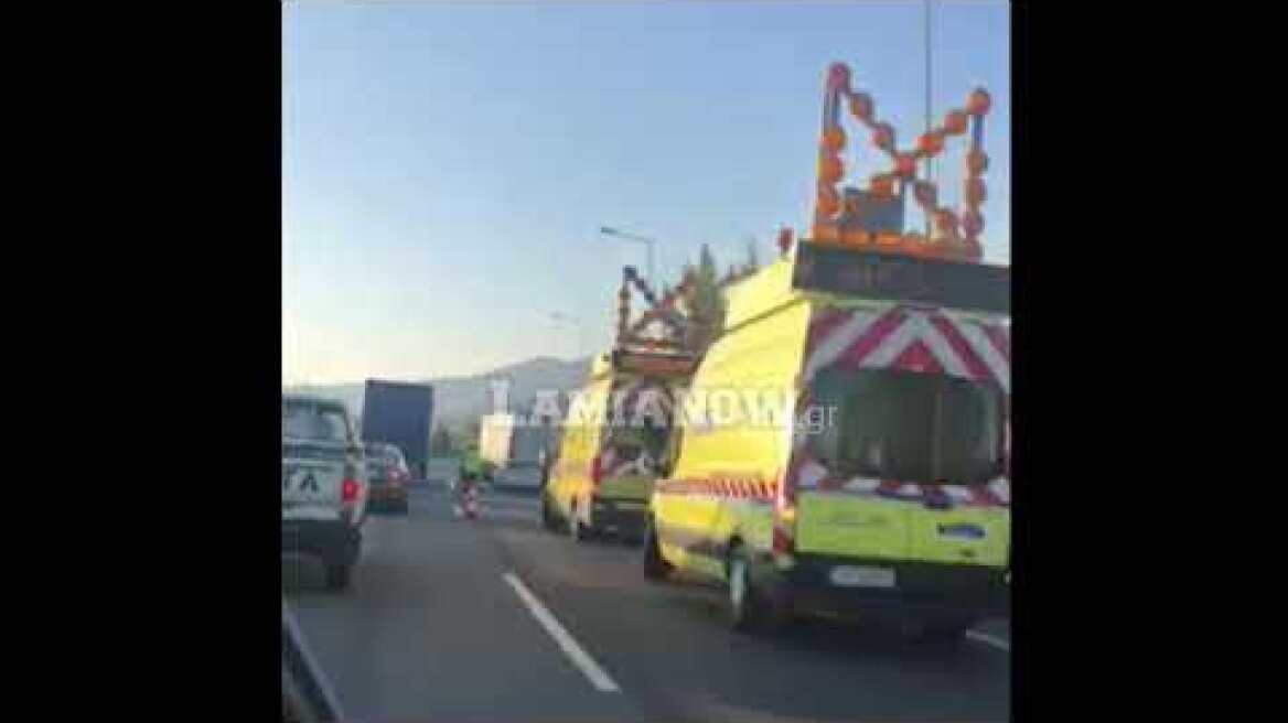 Ι.Χ καρφώθηκε σε νταλίκα Ε.Ο Αθηνών-Λαμίας