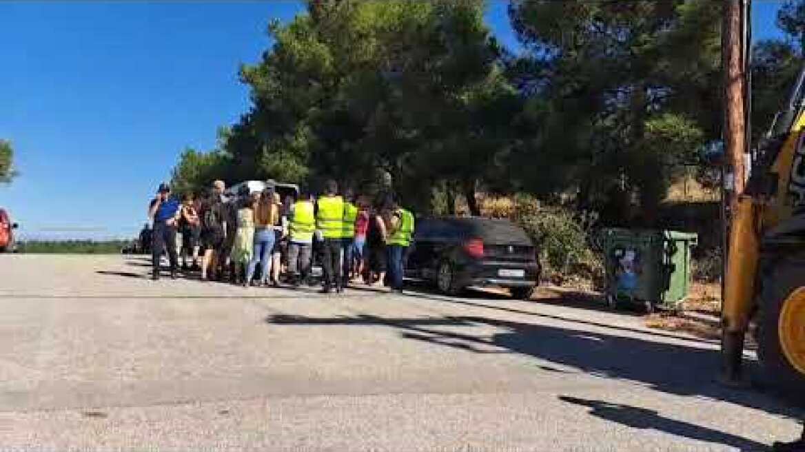 Θεσσαλονίκη: Διαμαρτυρία κατοίκων για τις κοπές δέντρων στα Κωνσταντινουπολίτικα (3)