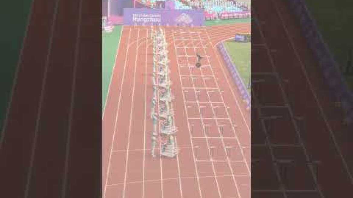 Απολαυστικό βίντεο: Δείτε πώς βάζουν τα εμπόδια στα 110μ. στους Ασιατικούς Αγώνες #shortsvideo