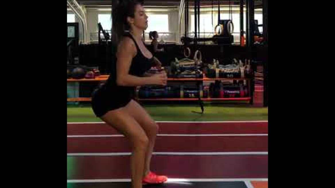 Η Κυριακή Κατσογρεσάκη γυμνάζεται και προκαλεί εγκεφαλικά