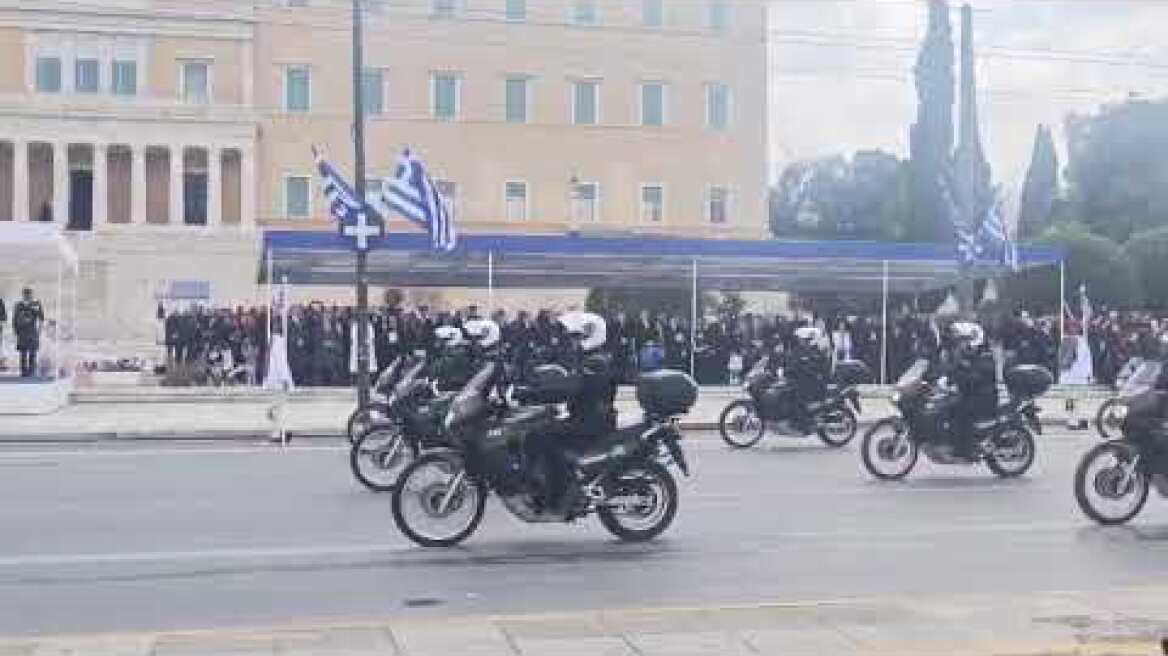 H μεγάλη στρατιωτική παρέλαση στην Αθήνα για την 25η Μαρτίου (2)