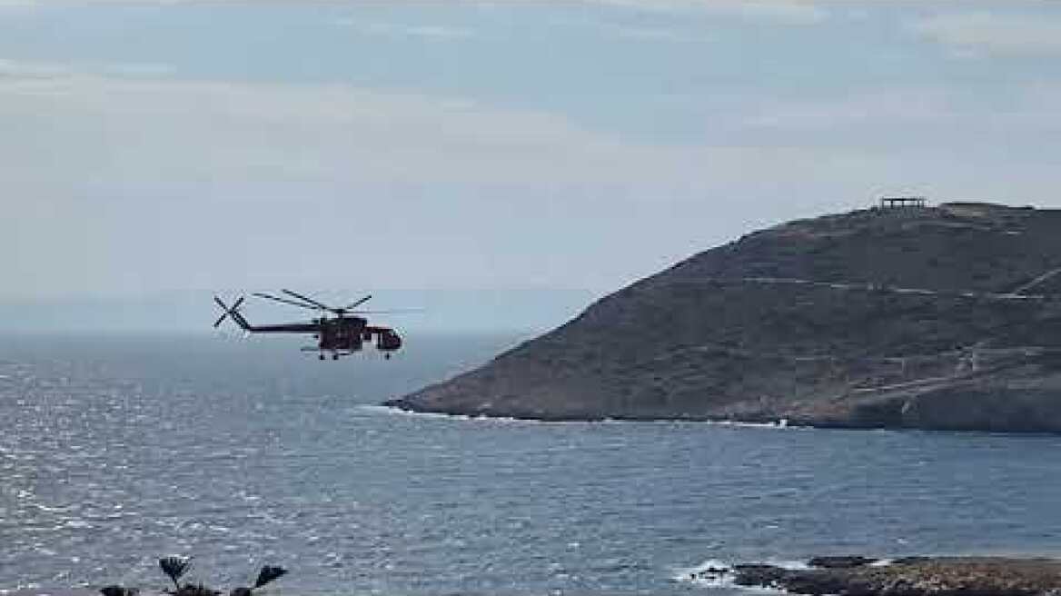 Ρίψεις ελικόπτερο Erickson φωτιά στον οικισμό Λάκκα Κερατέας