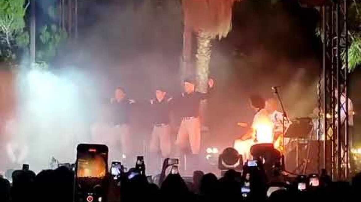 Χαμός στη συναυλία του Γιώργου Μαζωνάκη στον Κουτσουρά