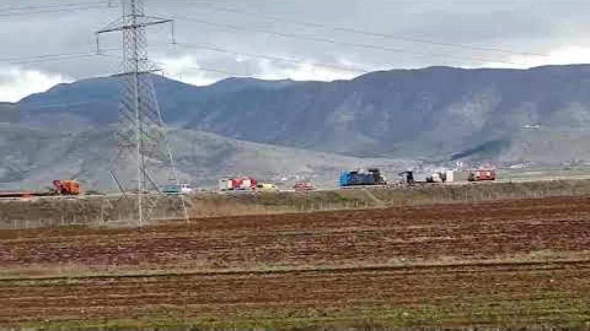 kozan.gr:  το φορτηγό – ψυγείο που πήρε φωτιά στην Εγνατία Οδό, στο ύψος περίπου του Αγ. Δημητρίου