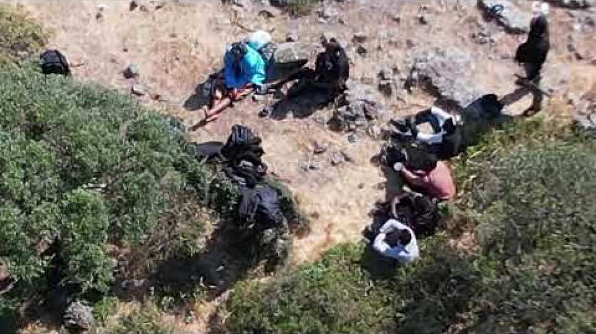 Επιχείρηση απεγκλωβισμού 31 αλλοδαπών και 1 νεογνού από τη νησίδα Μπαρμπαλιάς ανατολικά  Λέσβου Νο 2