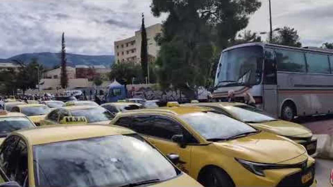 Κλειστό το κέντρο λόγω απεργίας ταξί (2)