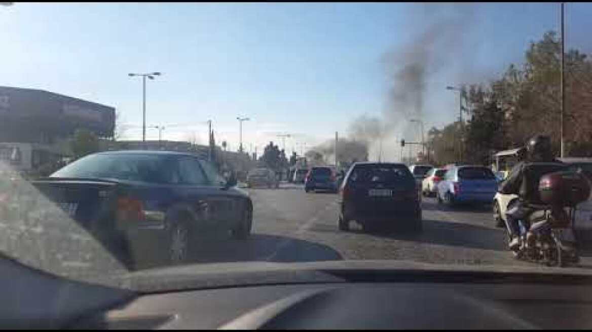 Τροχαίο στη Βουλιαγμένης   Μηχανή τυλίχθηκε στις φλόγες