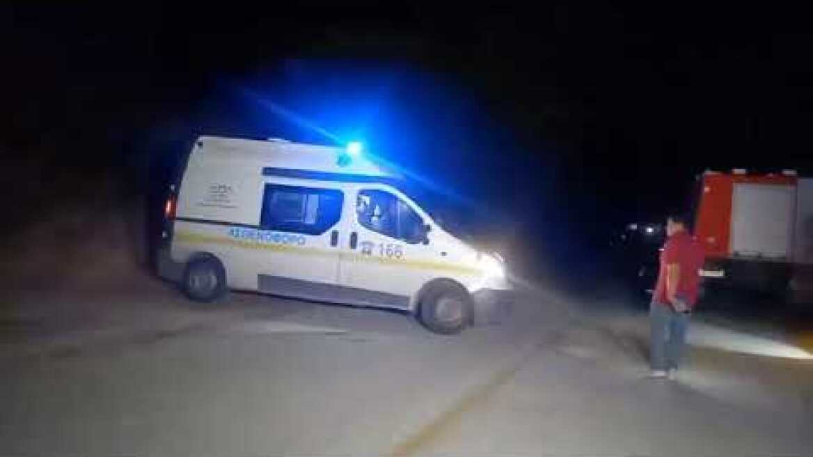 Μεταφορά εγκλωβισμένου στην σπηλιά στην Λάρισα