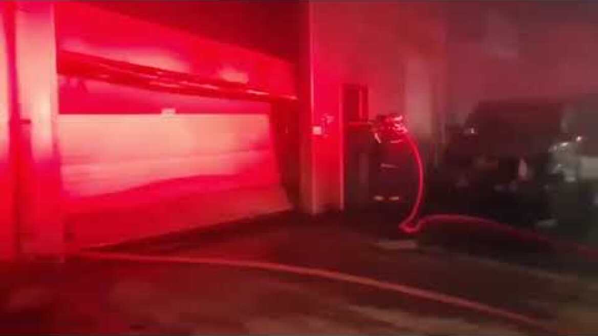 Πάτρα: Μεγάλη φωτιά σε γνωστή επιχείρηση στην περιοχή του Γλαύκου