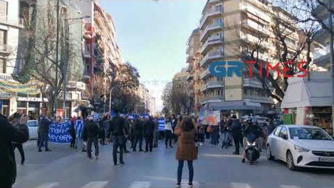 Πορεία αντιεμβολιαστων στη Θεσσαλονίκη - GRTimes.gr