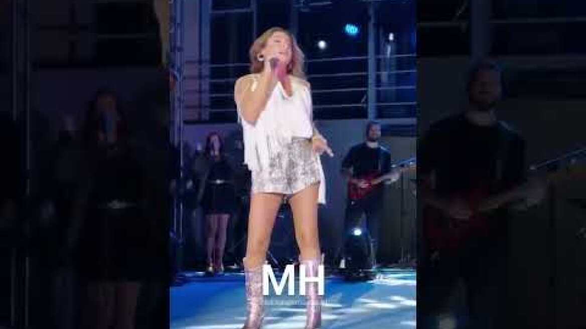 Ξεσήκωσε το κοινό στο Βεάκειο η Έλενα Παπαρίζου