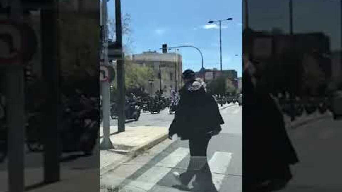 Στο Πεδίον του Άρεως οι ντελιβεράδες - Έκαναν μοτοπορεία στο υπ. Εργασίας