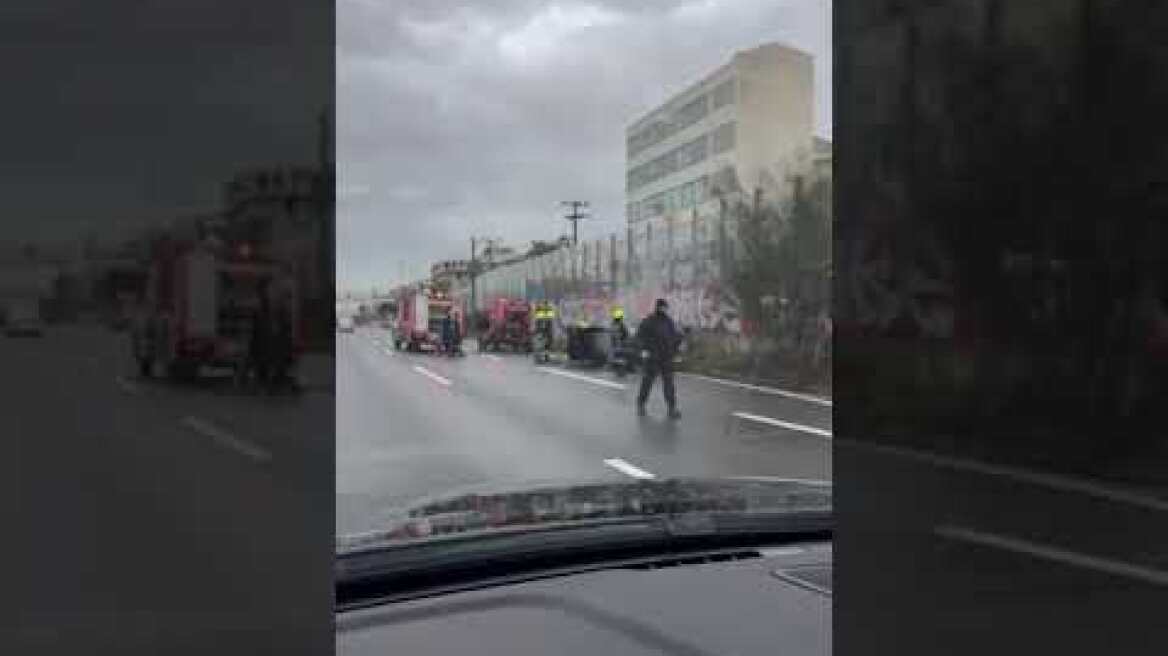 Φωτιά σε αυτοκίνητο στην εθνική (2)