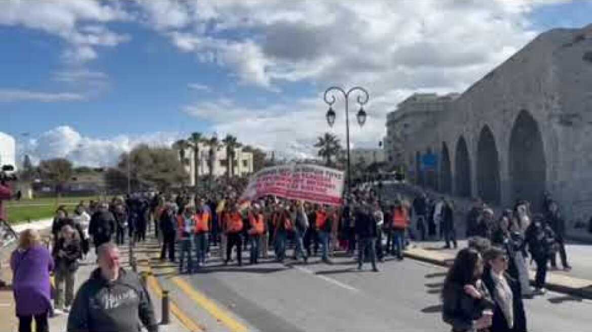 Πορεία για τα Τέμπη στην παραλιακή Ηρακλείου!