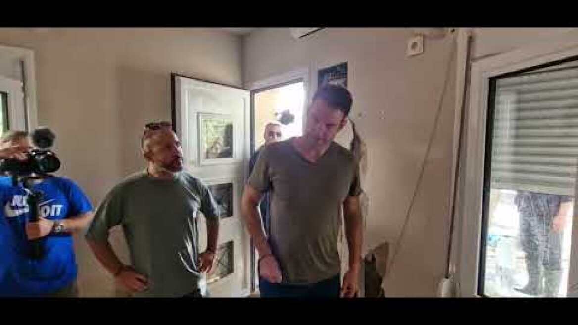 Ο Κασσελάκης σε πλημμυρισμένα σπίτια του Βόλου: "Έχω παγώσει, τους έχουν αφήσει μόνους. Αίσχος"