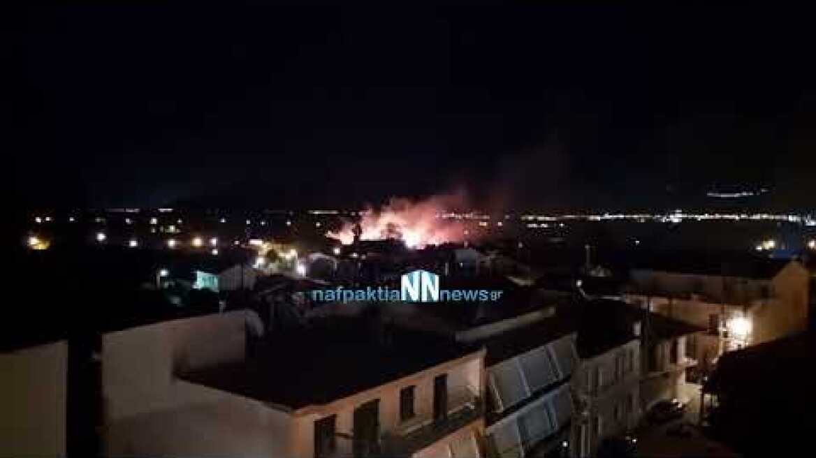 Φωτιά κοντά στη γέφυρα Σκα στη Ναυπακτο