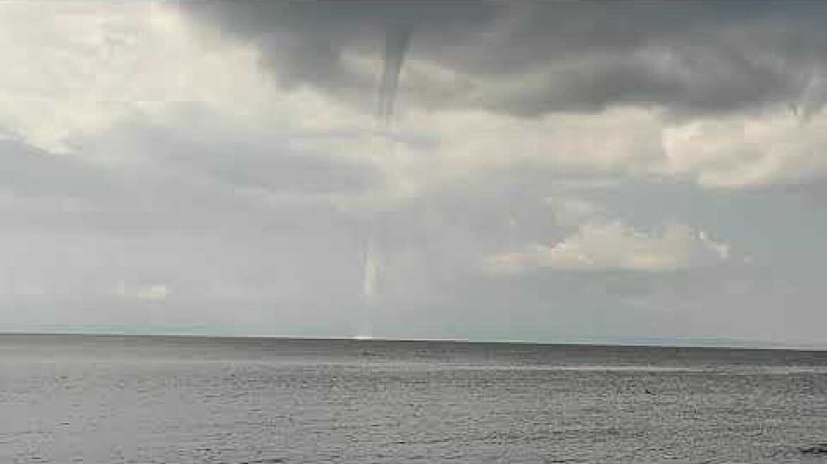 HALKIDIKINEWS - Υδροστρόβιλος στον Τορωναίο 31-8-21