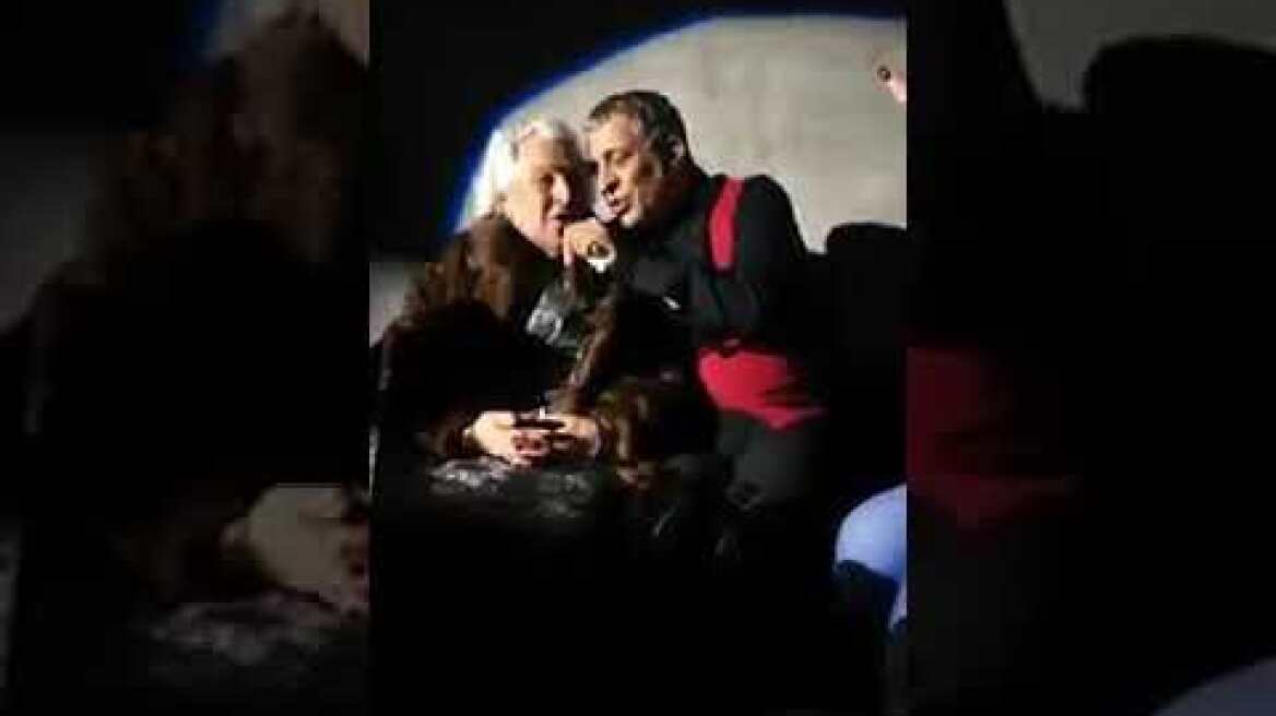 Αδαμαντιδης live ...Με την μητερα του!!!